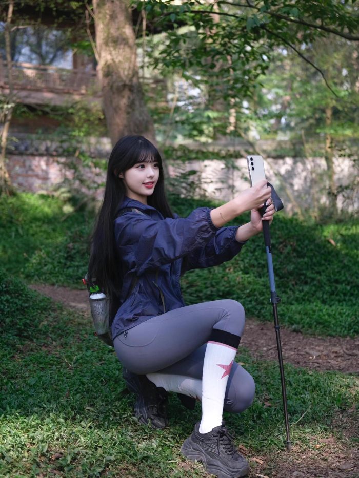 爱爬山的瑜伽裤MM，太甜美了！~-图嘿嘿