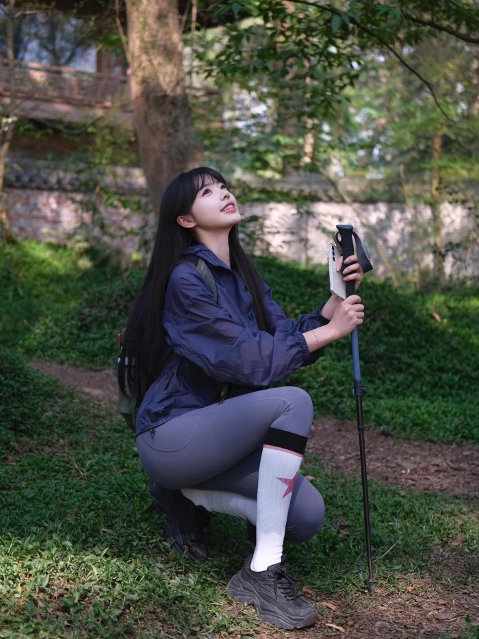 爱爬山的瑜伽裤MM，太甜美了！~-图嘿嘿