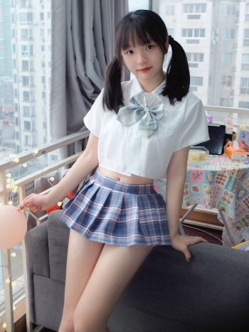 图片[7]-网格丝袜的清纯双马尾小姑娘-图嘿嘿