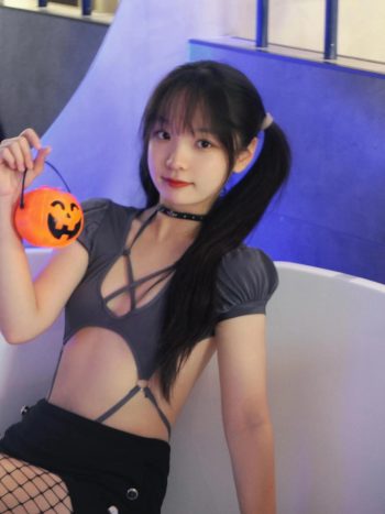 图片[5]-网格丝袜的清纯双马尾小姑娘-图嘿嘿