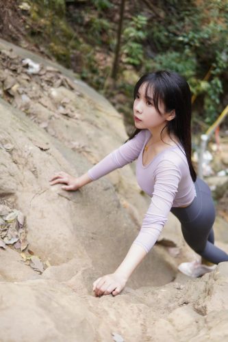 图片[8]-穿瑜伽裤爬山的长发少女-图嘿嘿