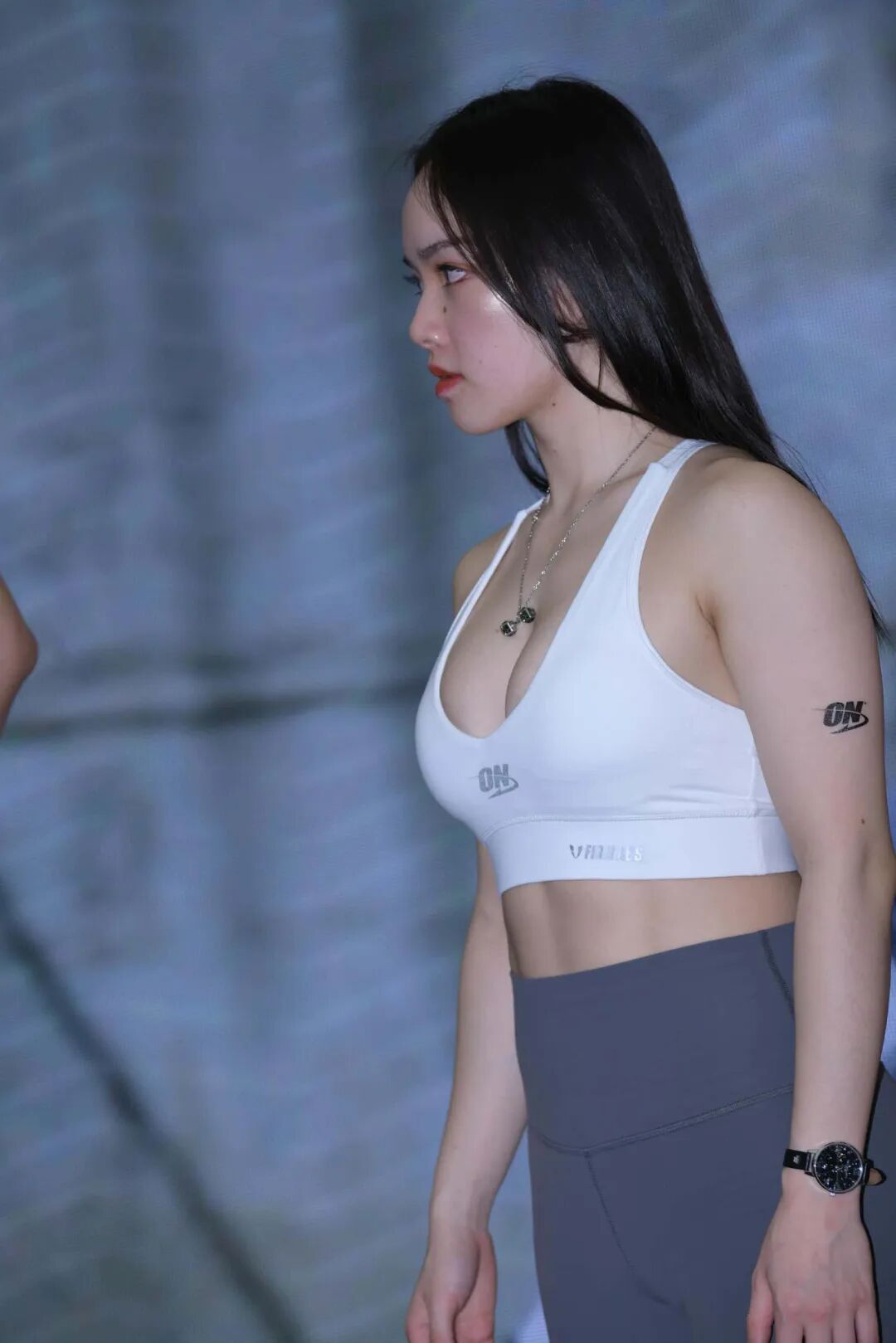 图片[2]-P0126 灰色瑜伽运动装 【202P】-图嘿嘿