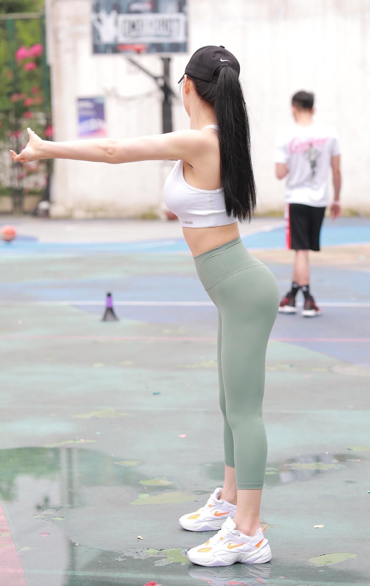 图片[2]-打扮很休闲的瑜伽裤女孩 J1600 415P3V-10.4GB-图嘿嘿